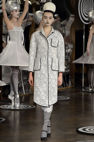 Look 18
